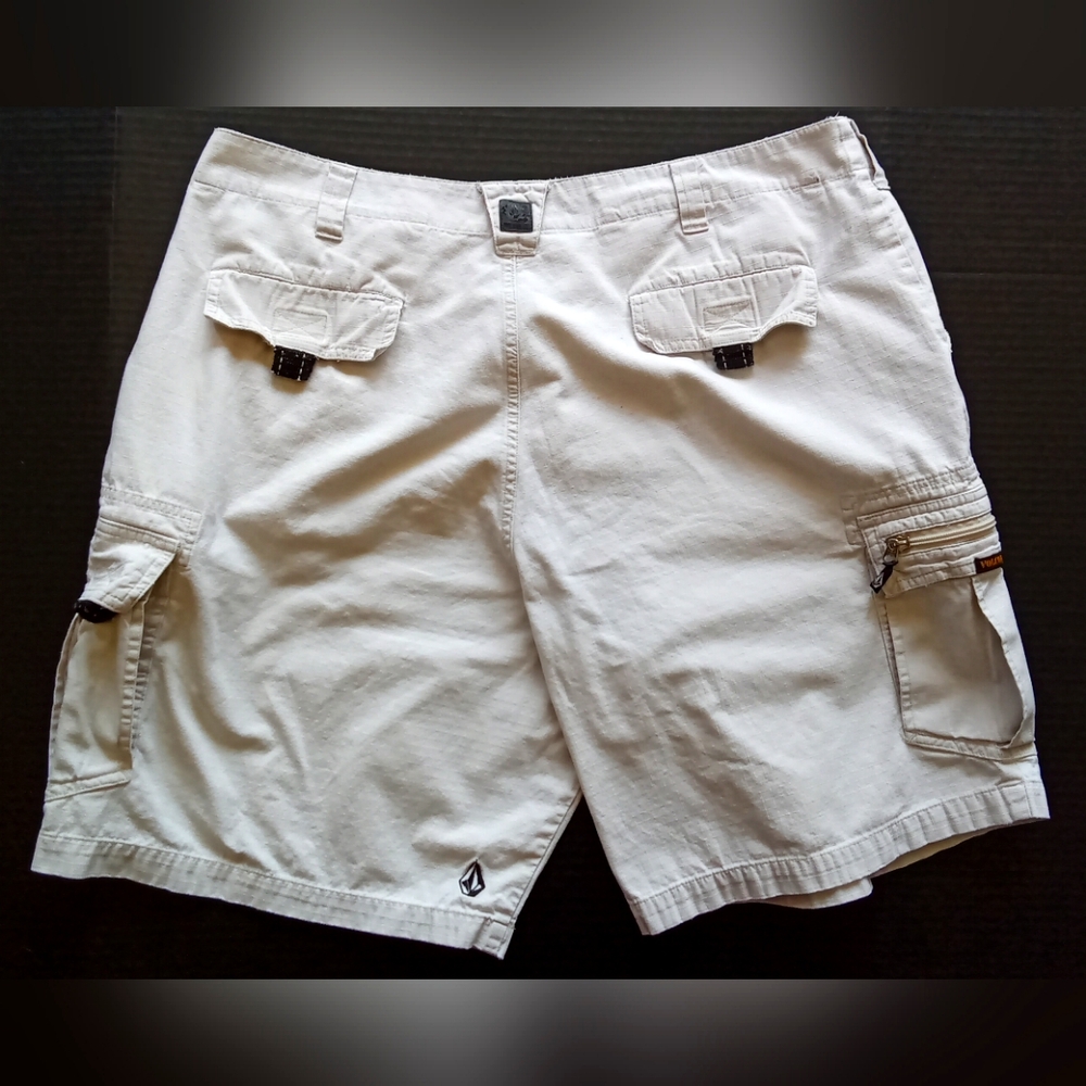 Volcom Cargo Shorts - Picture 6 of 7